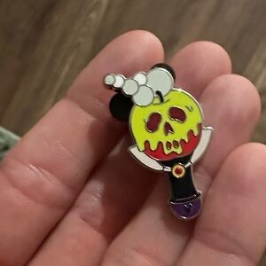 Authentic Disney 2025 Bubble Wand Chaser Pin - Wave B